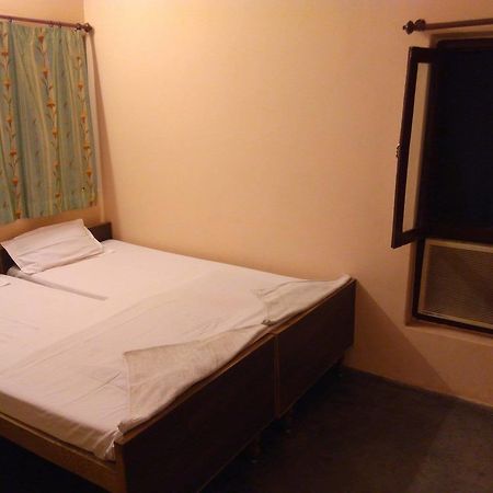 Mishra Guest House Варанаси Екстериор снимка