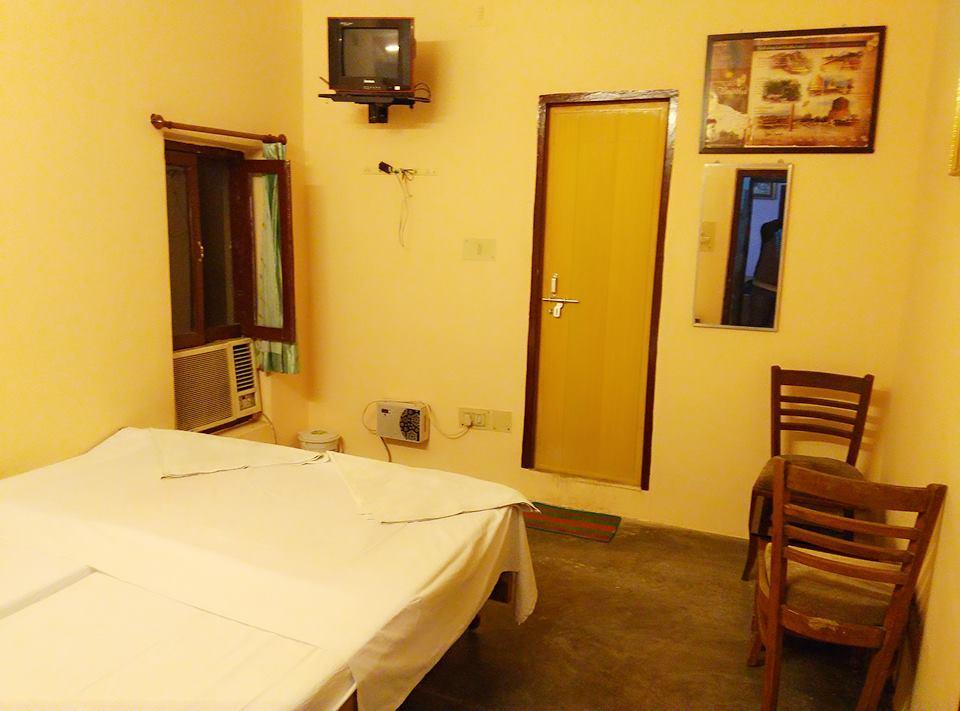 Mishra Guest House Варанаси Екстериор снимка