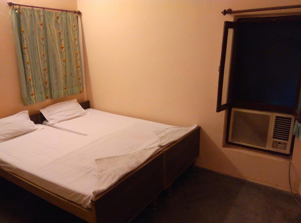 Mishra Guest House Варанаси Екстериор снимка